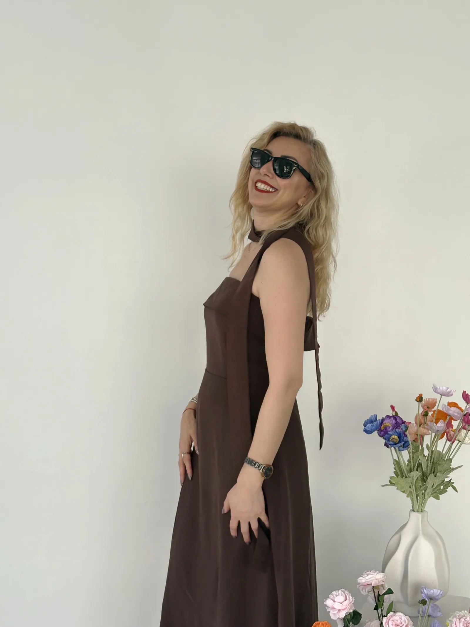 Kahverengi Yırtmaçlı Elbise